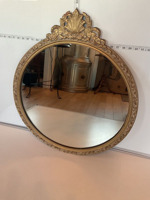 Leaf wall mirror, ornate gold round