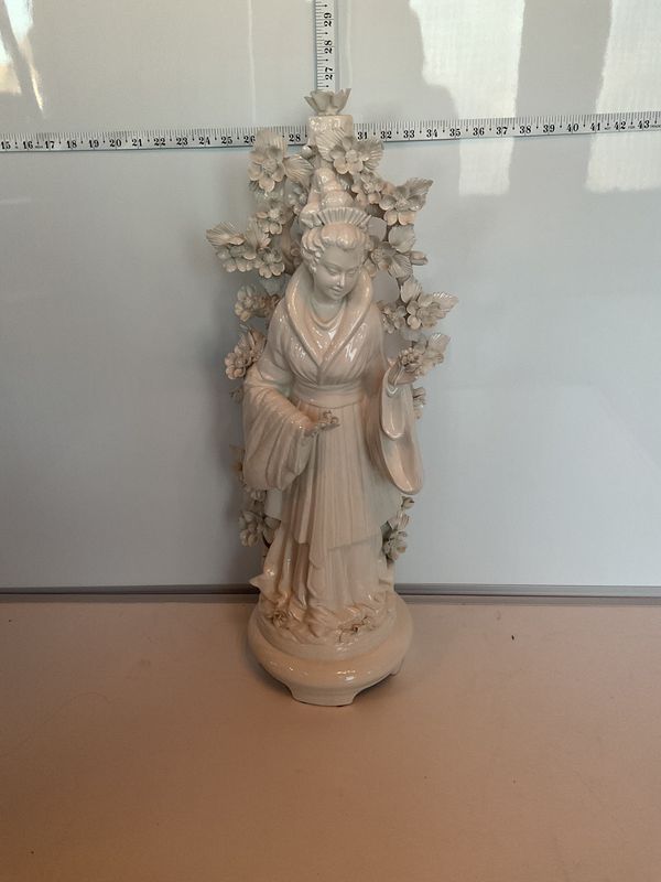 Blanc De Chine Lady Porcelain White Statue