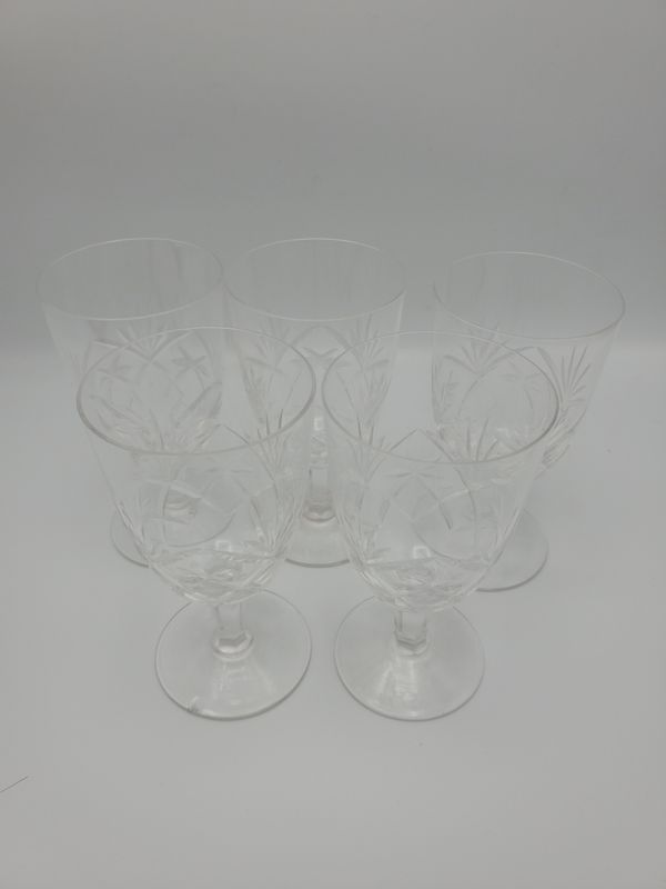 Cut crystal wine goblet, non-etched base