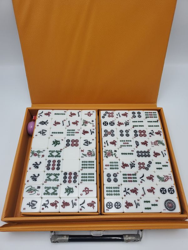 Golden Pagoda Mahjong Set