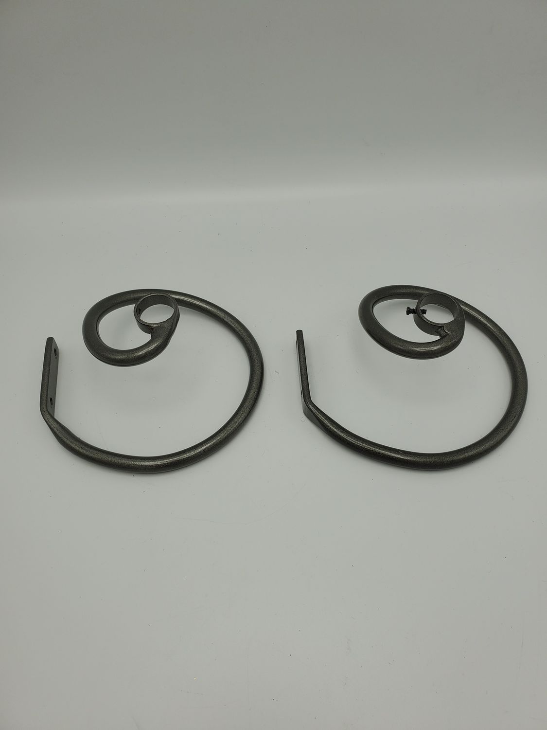 Swirl iron curtain rod holders