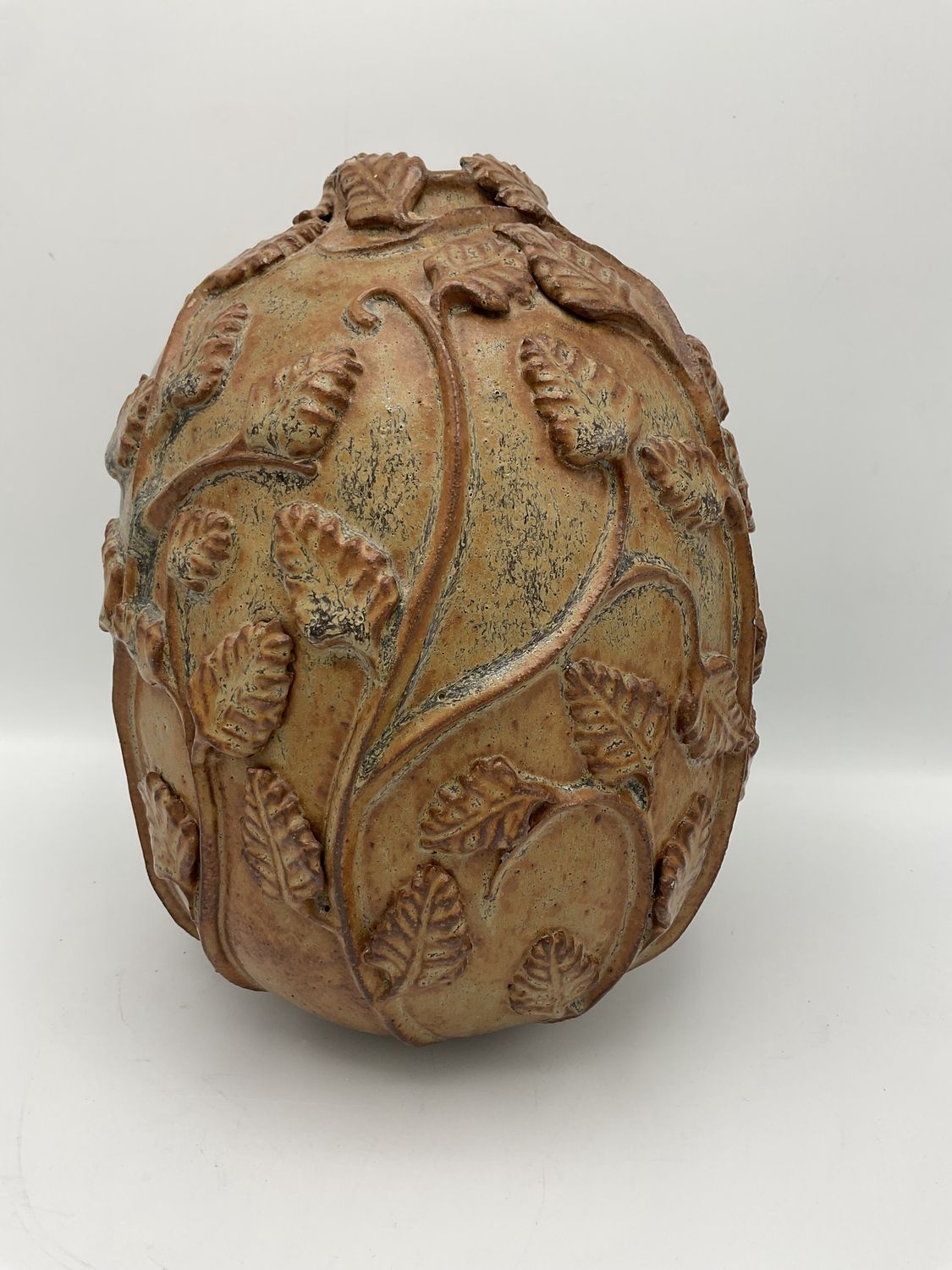 Seed shape vine leaves vase