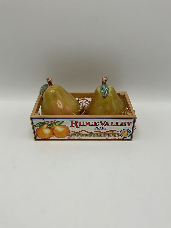 Pear salt &amp; pepper shakers, Vintage