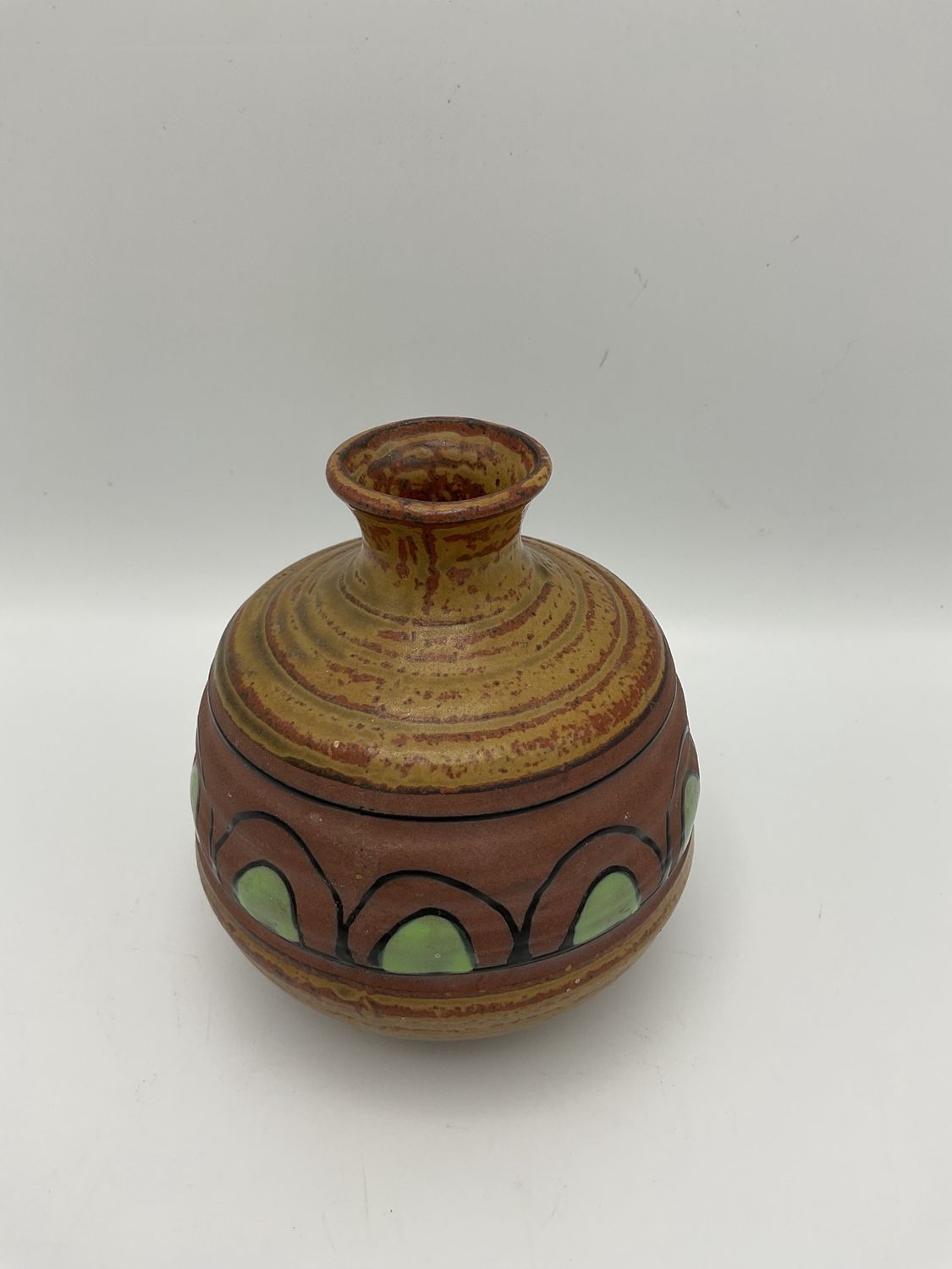 Green Semicircle Brown Vase