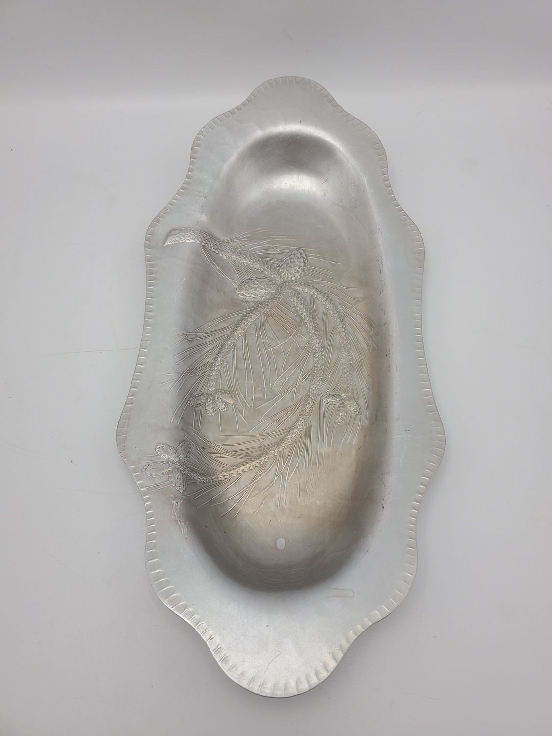 Everlast Forged Aluminum Pinecone Tray