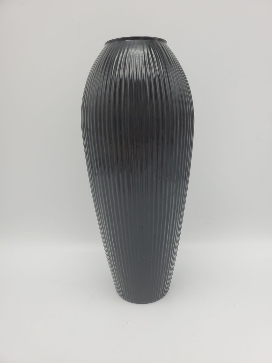 Black Amethyst Vintage Ribbed Vase