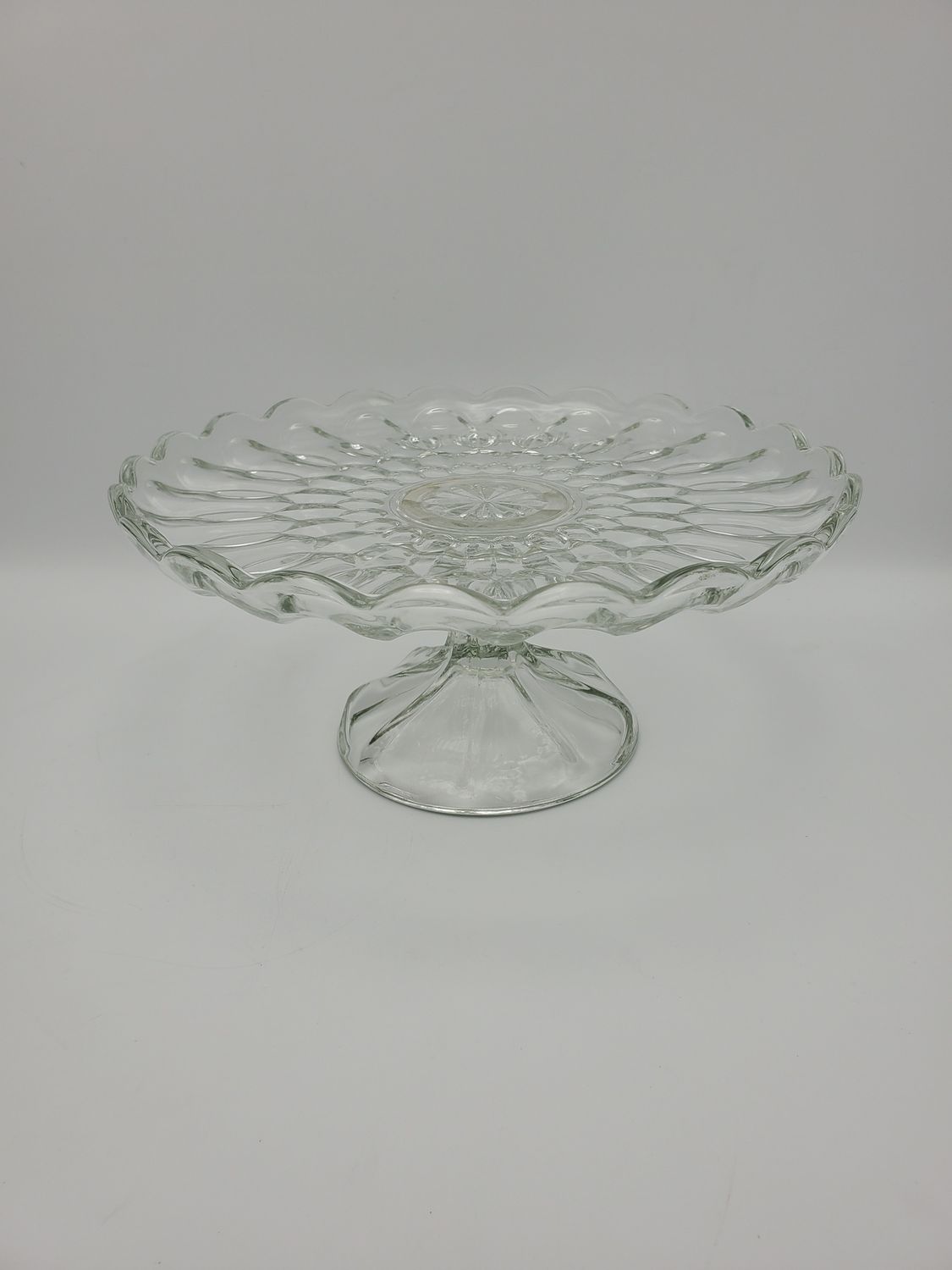 Cake stand geometric design pedestal