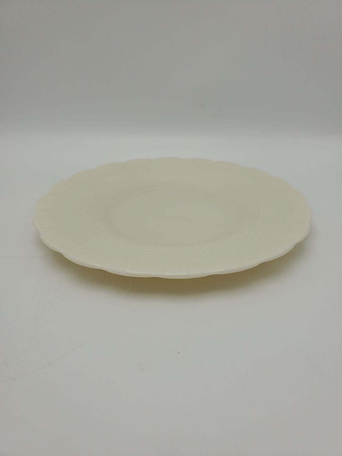 Set of 4 Scalloped Cream Tea Plates