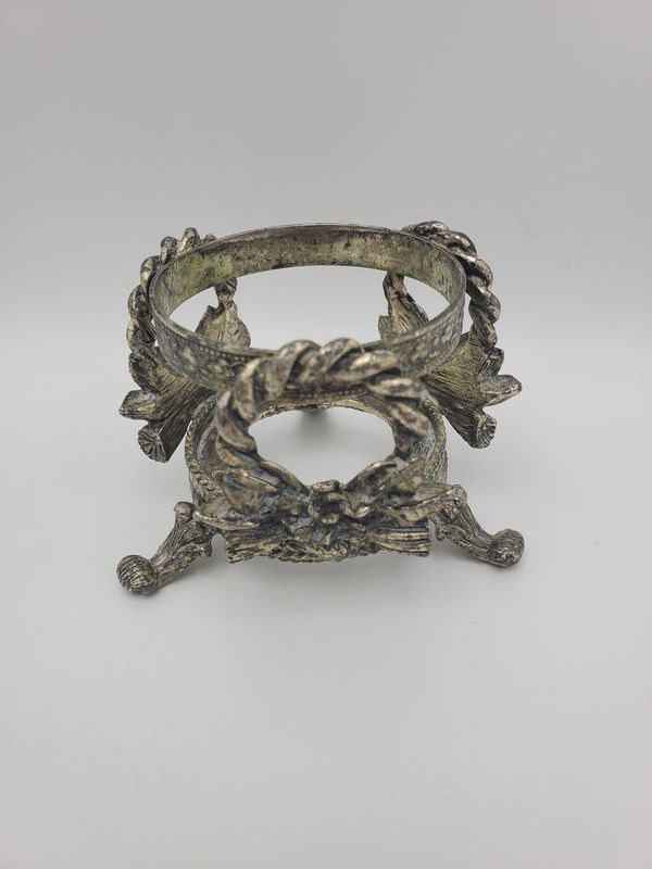 Metal Vintage Wreath Candle Holder