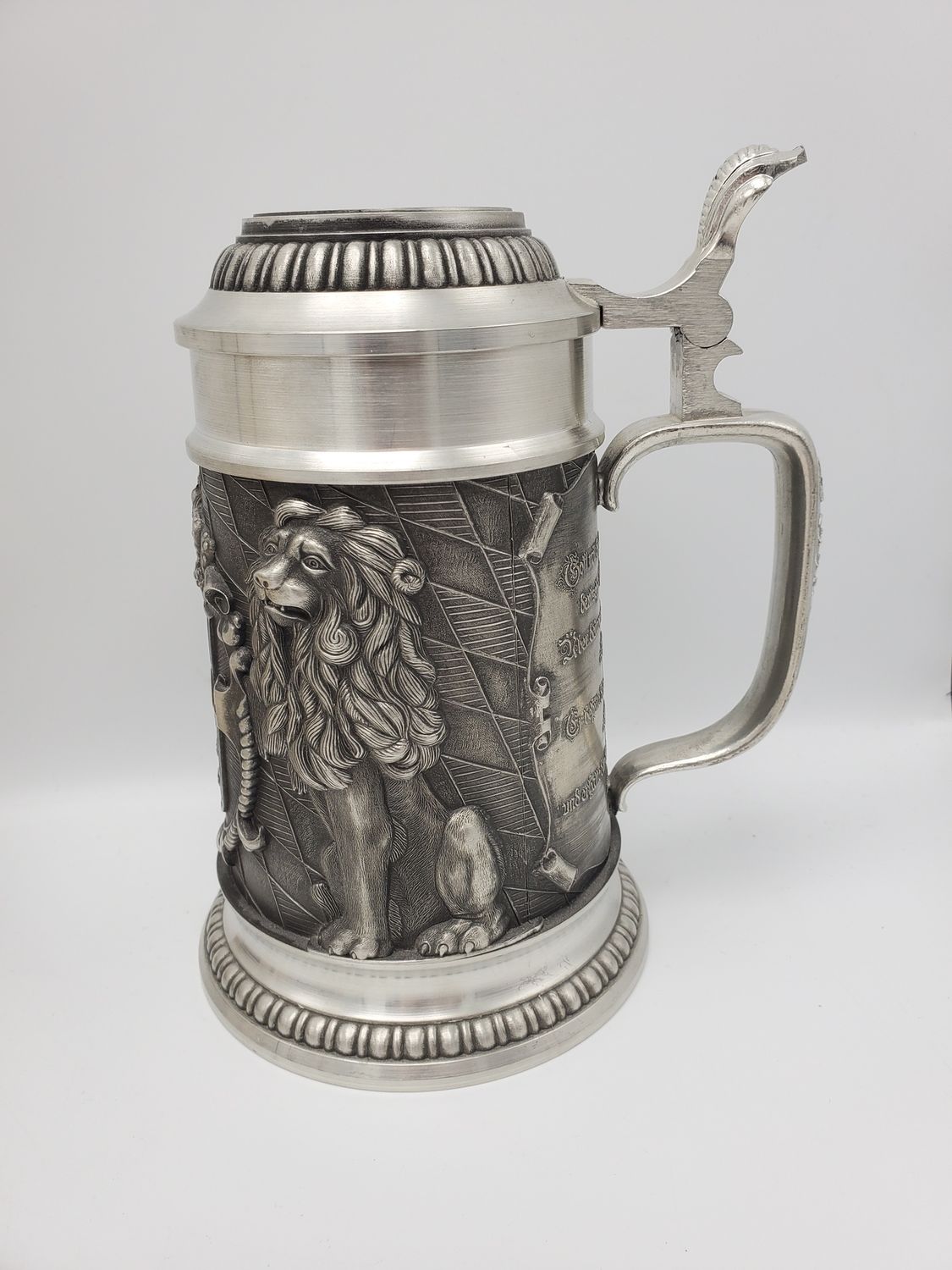 95% Zinn lion &amp; coat of arms stein