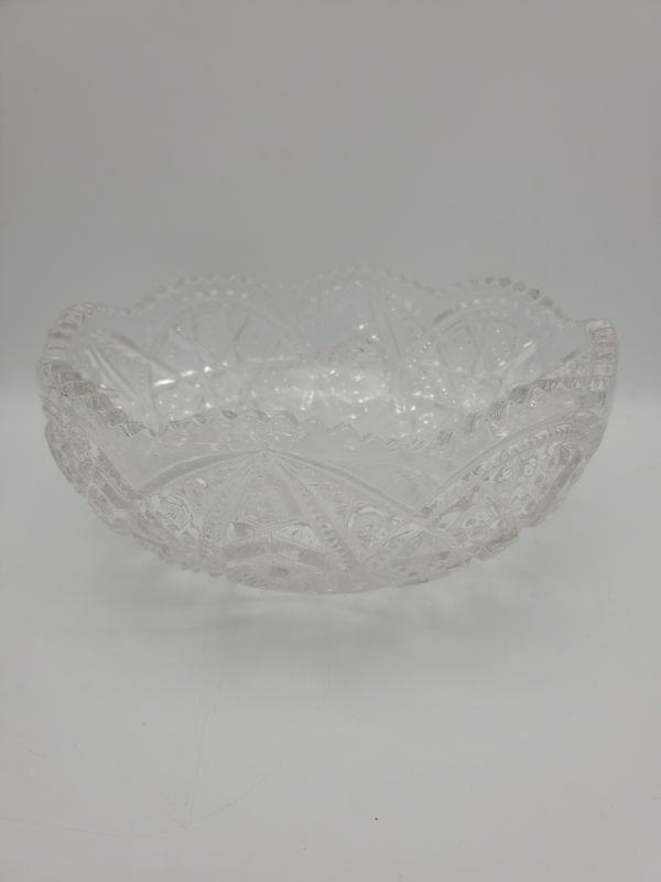 Scalloped sawtooth cut crystal bowl
