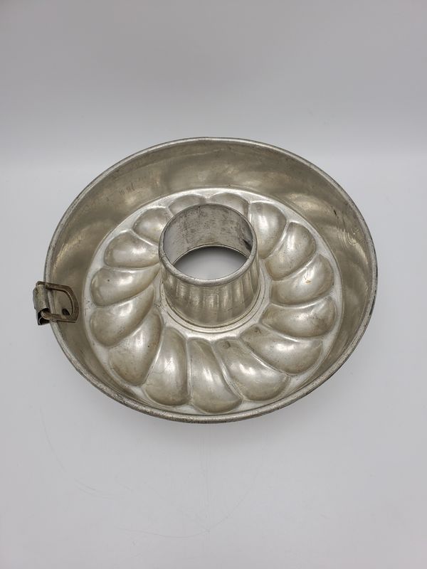 French Antique Tin Swirled Tube Cake Mold with Latch