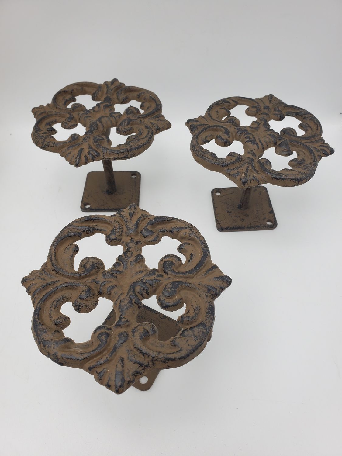 Medallion Cast Iron Curtain Tieback