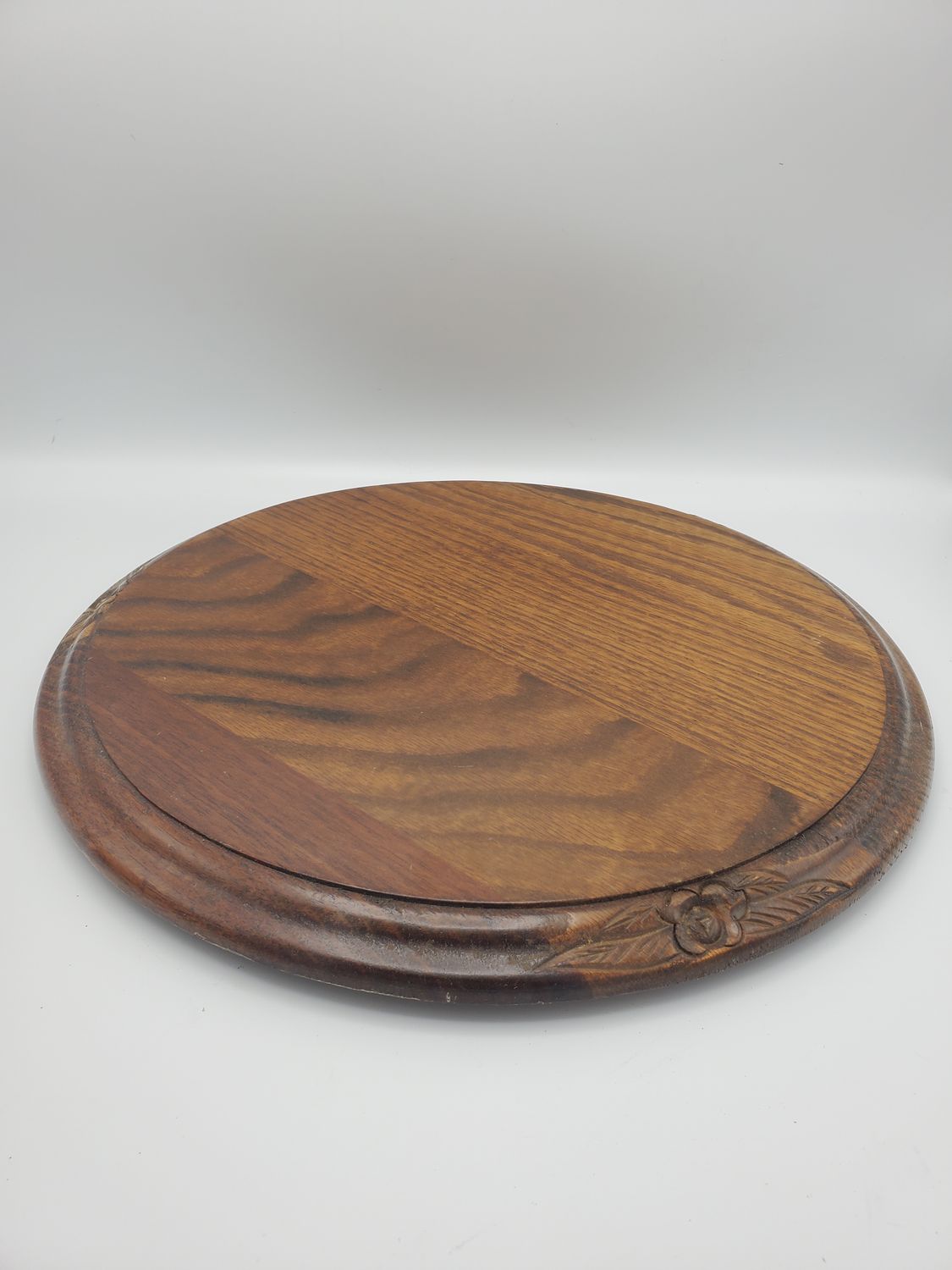 Wooden serving board riser