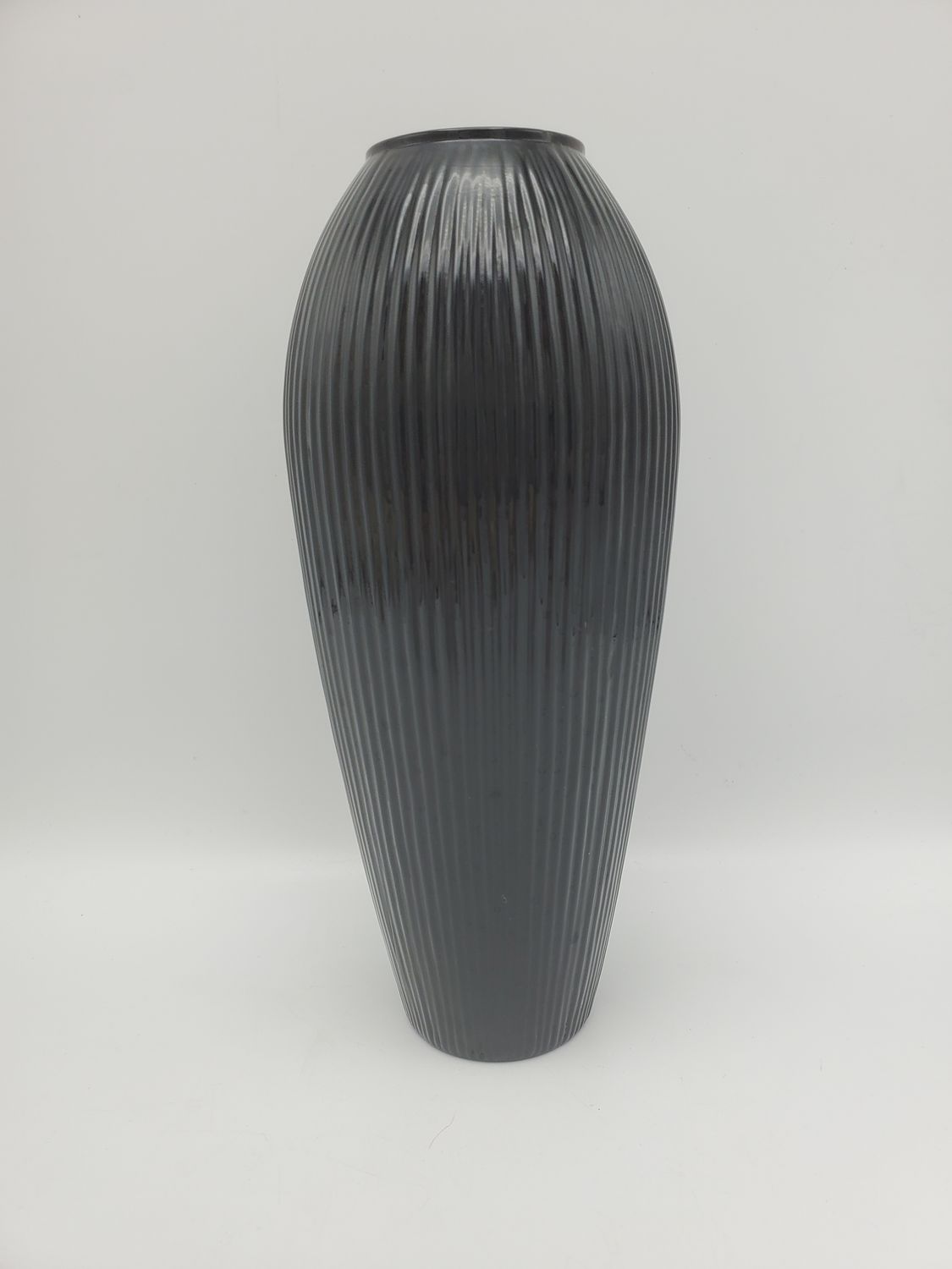 Black Amethyst Vintage Ribbed Vase