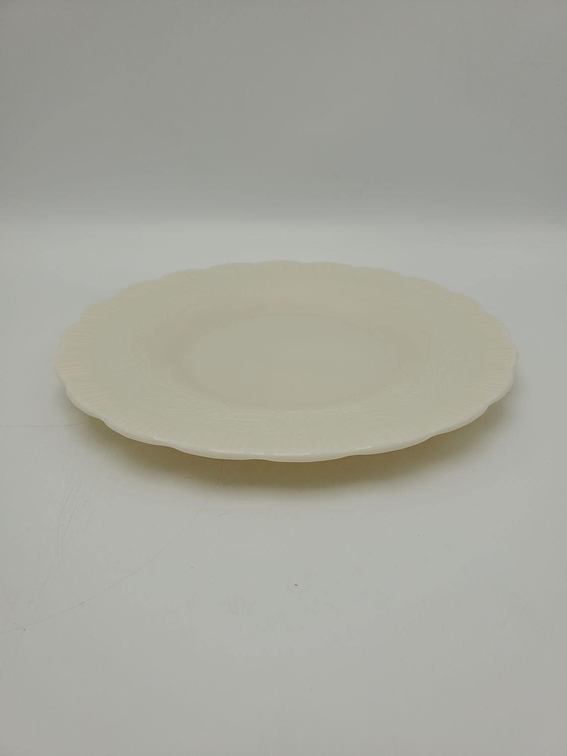 Set of 4 Scalloped Cream Tea Plates