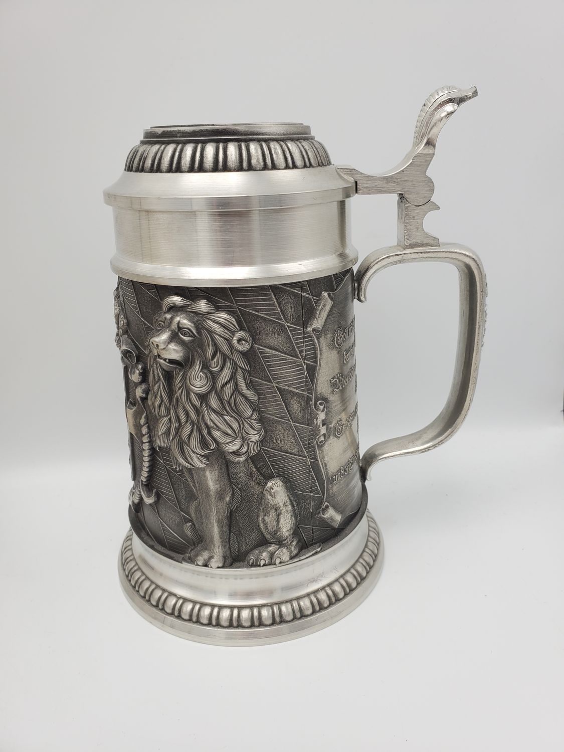 95% Zinn lion &amp; coat of arms stein