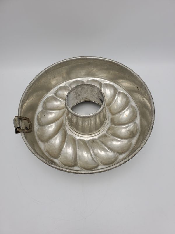 French Antique Tin Swirled Tube Cake Mold with Latch