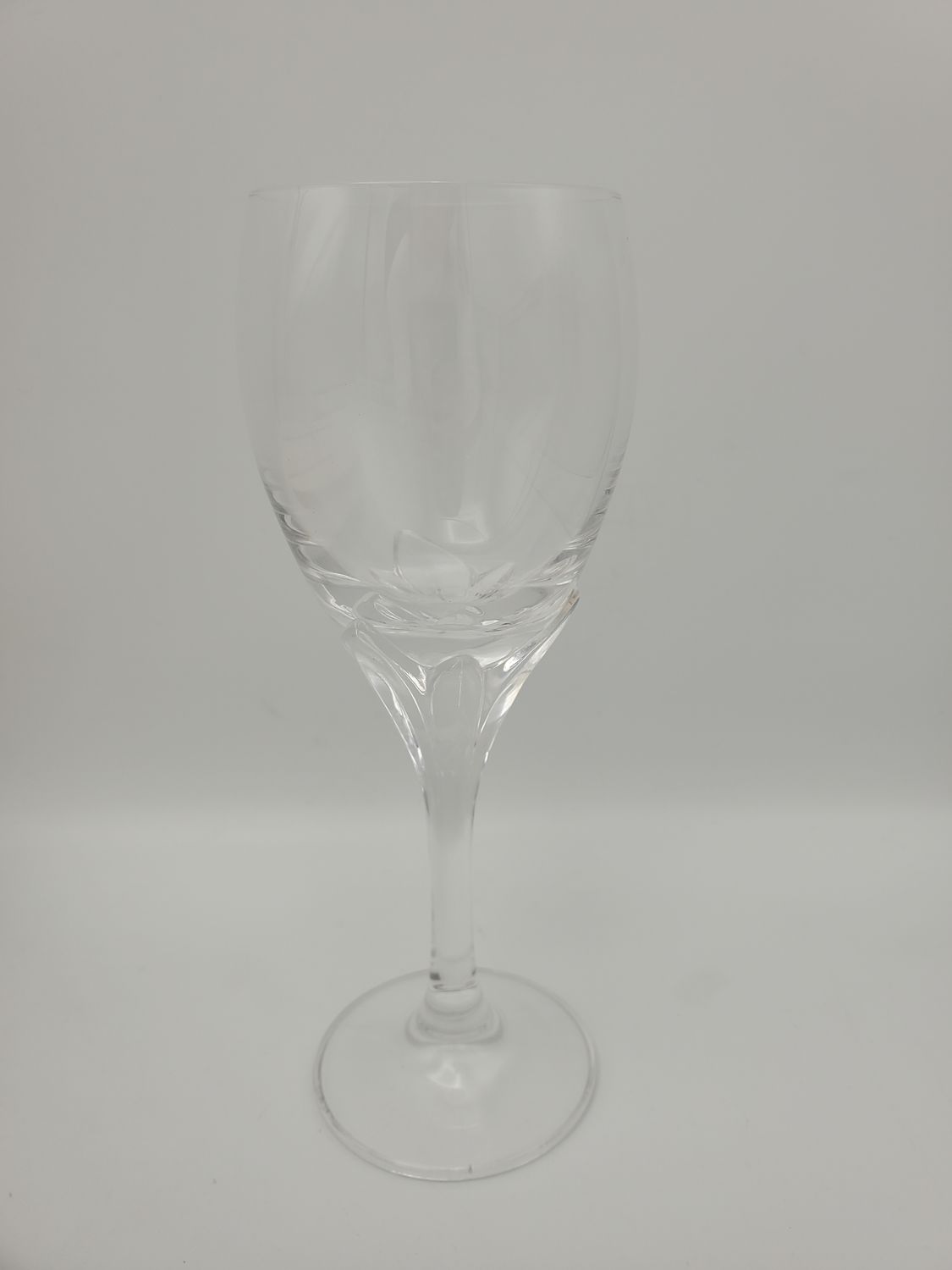 2 Swirled Vint Crystal White Wine Glasses