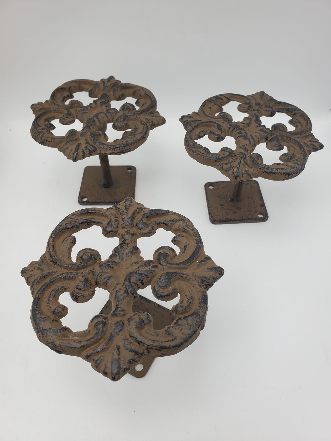 Medallion Cast Iron Curtain Tieback