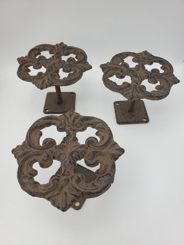 Medallion Cast Iron Curtain Tieback