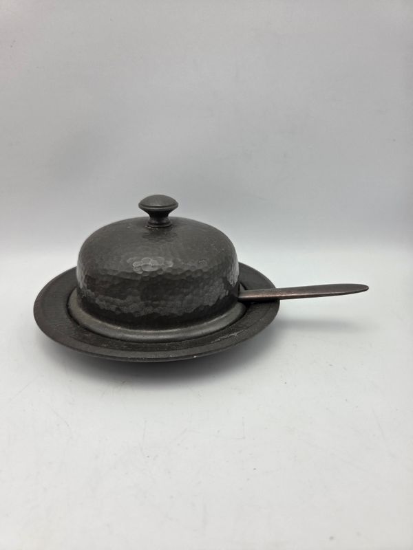 Hmmrd Pwtr Butter Dish Cloche