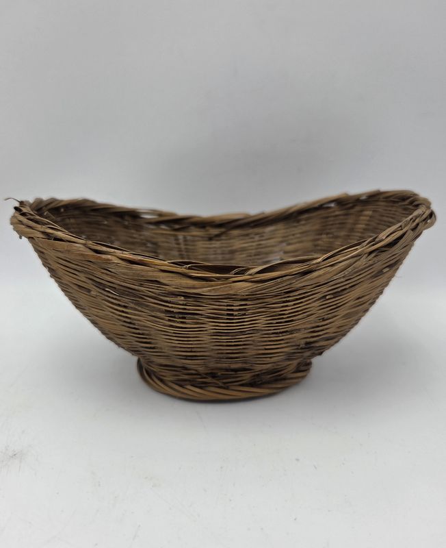Vntg Hndwvn Wicker Oval Basket
