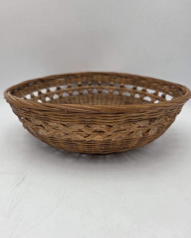 Vntg 9” Hndwvn Wicker Basket Bowl