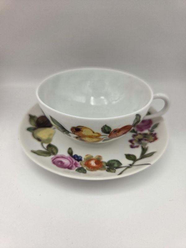 Porcelaine de Paris Teacup &amp; Saucer
