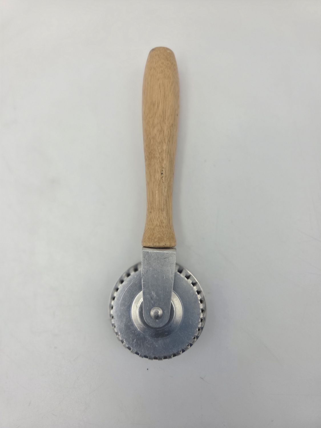 Wood Handle Fluted Pastry Wheel
