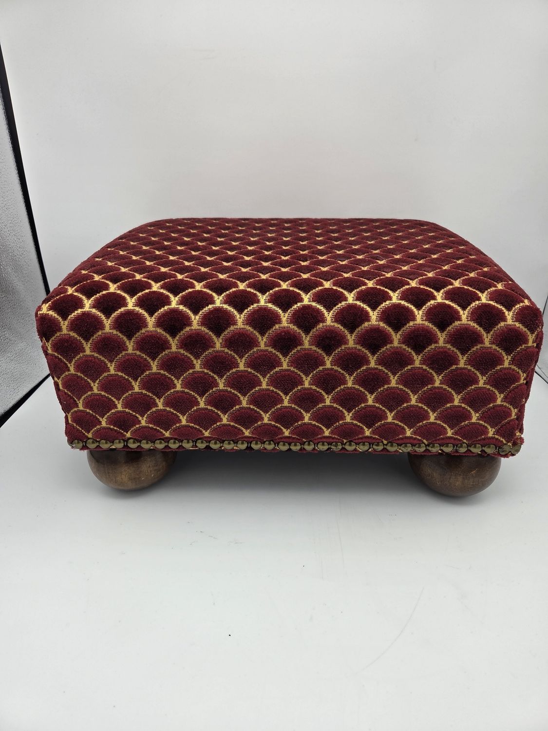 Burgundy &amp; Gold Scallop Footstool