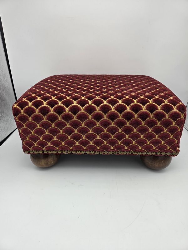 Burgundy &amp; Gold Scallop Footstool