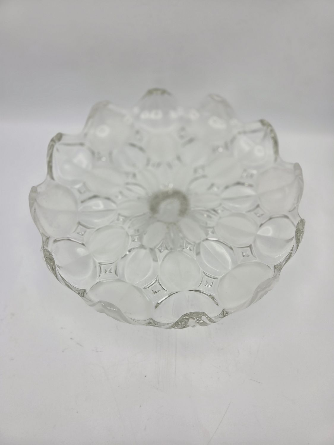 Vintage Frosted Petal Scalloped Cake Stand