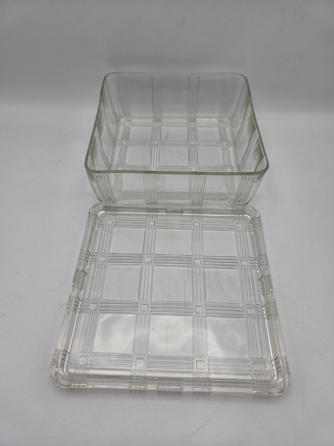 Depr. Era Glass Refrig Lidded Dish
