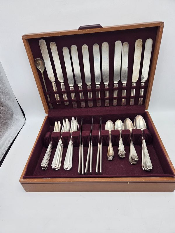 Rgrs Bros Silverplate Fltwr Set