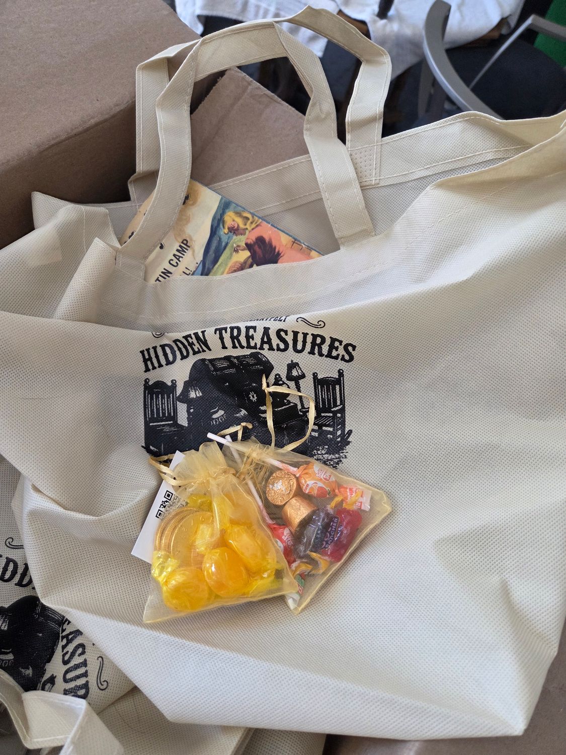 Mystery Book Clrng Pgs Canvas Bags