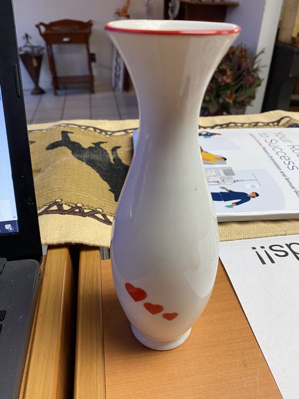 1986 Heart Vase