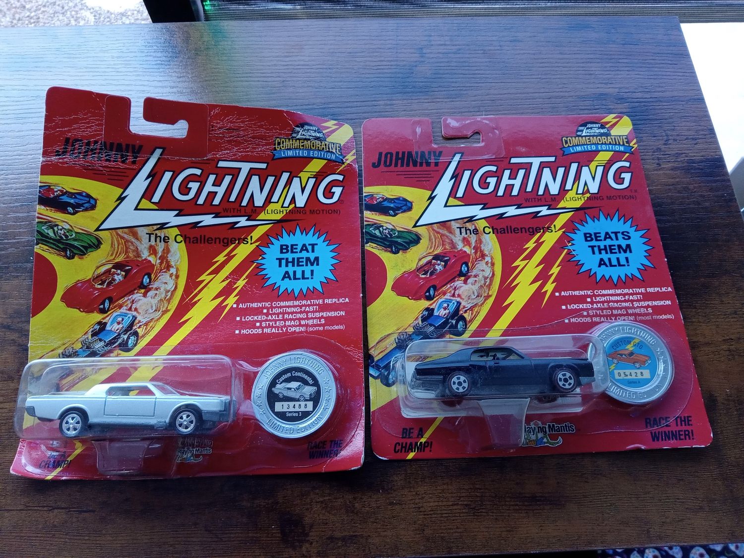 Johnny Lightning The Challengers! Customs