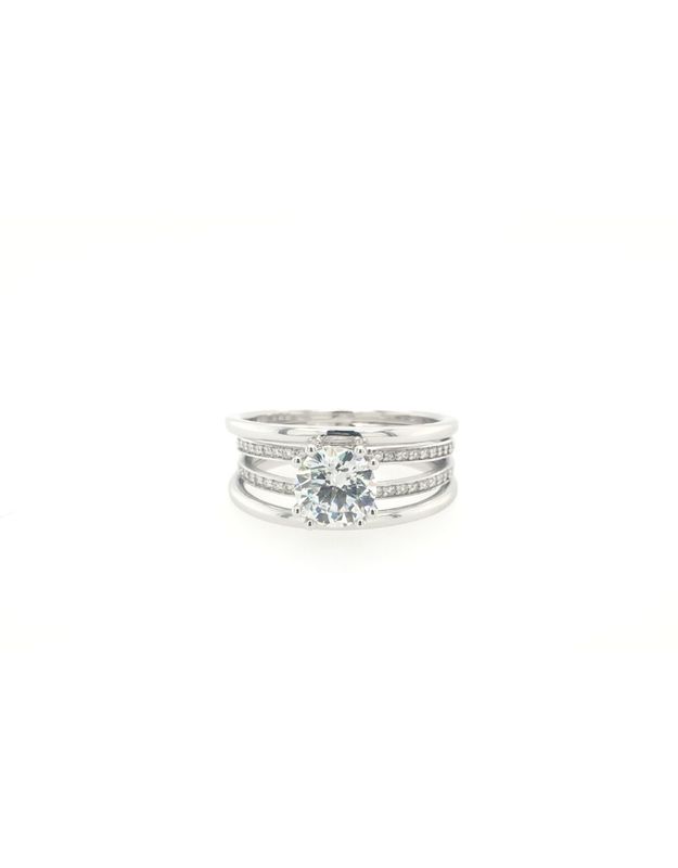 Solitaire engagement ring