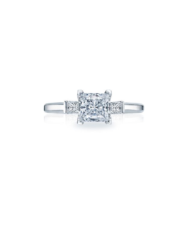 Tacori Bague fiançailles trinité platine diamants sur cote.  Diamants sur cotes: 0.21ct VS F-G