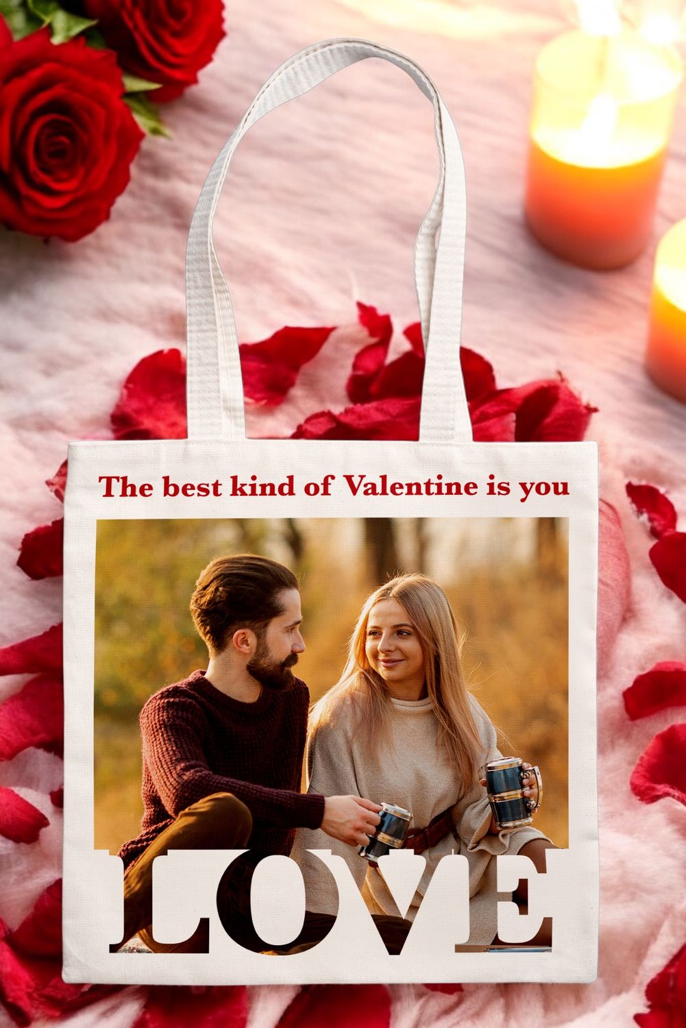 Gepersonaliseerde katoenen totebag met de tekst &#39;The best kind of Valentine is you&#39; en een foto van een koppel, ideaal als Valentijnscadeau.