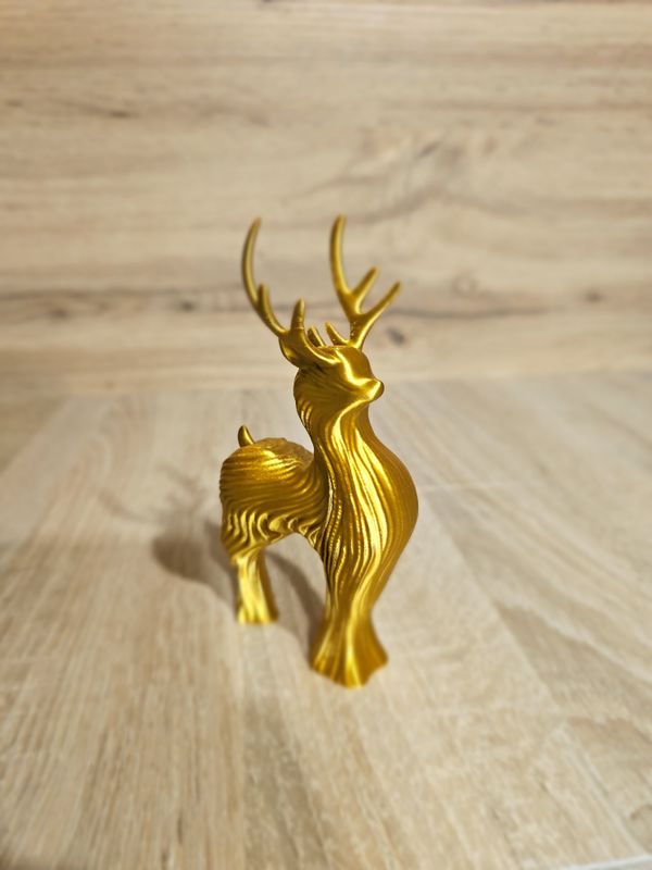 Elegancki złoty renifer