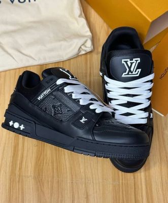 Men’s LV Trainers Size 8