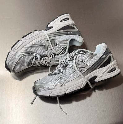 New Balance White/Silver Mettalic