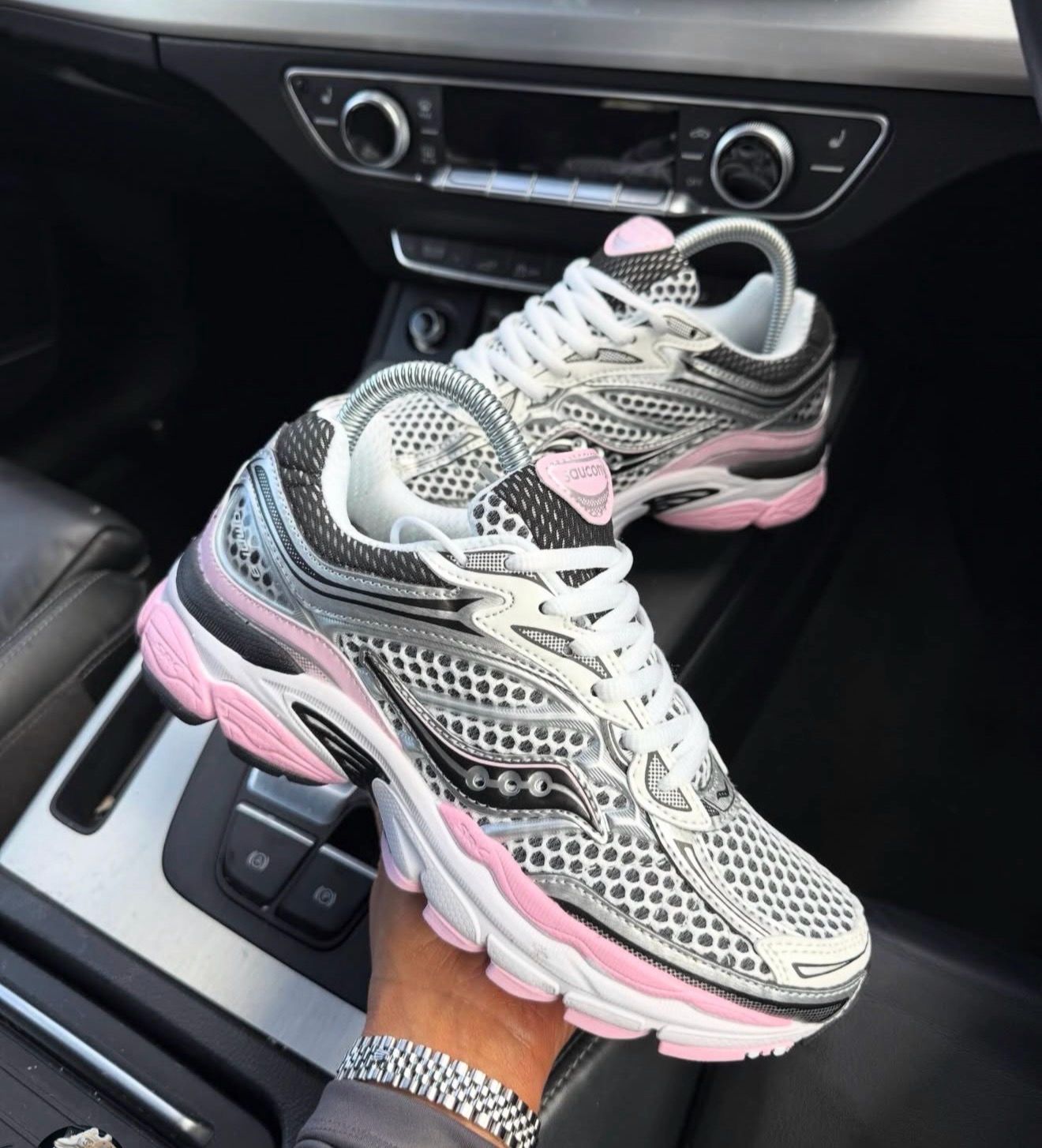 Saucony omni 9 Silver &amp; Pink