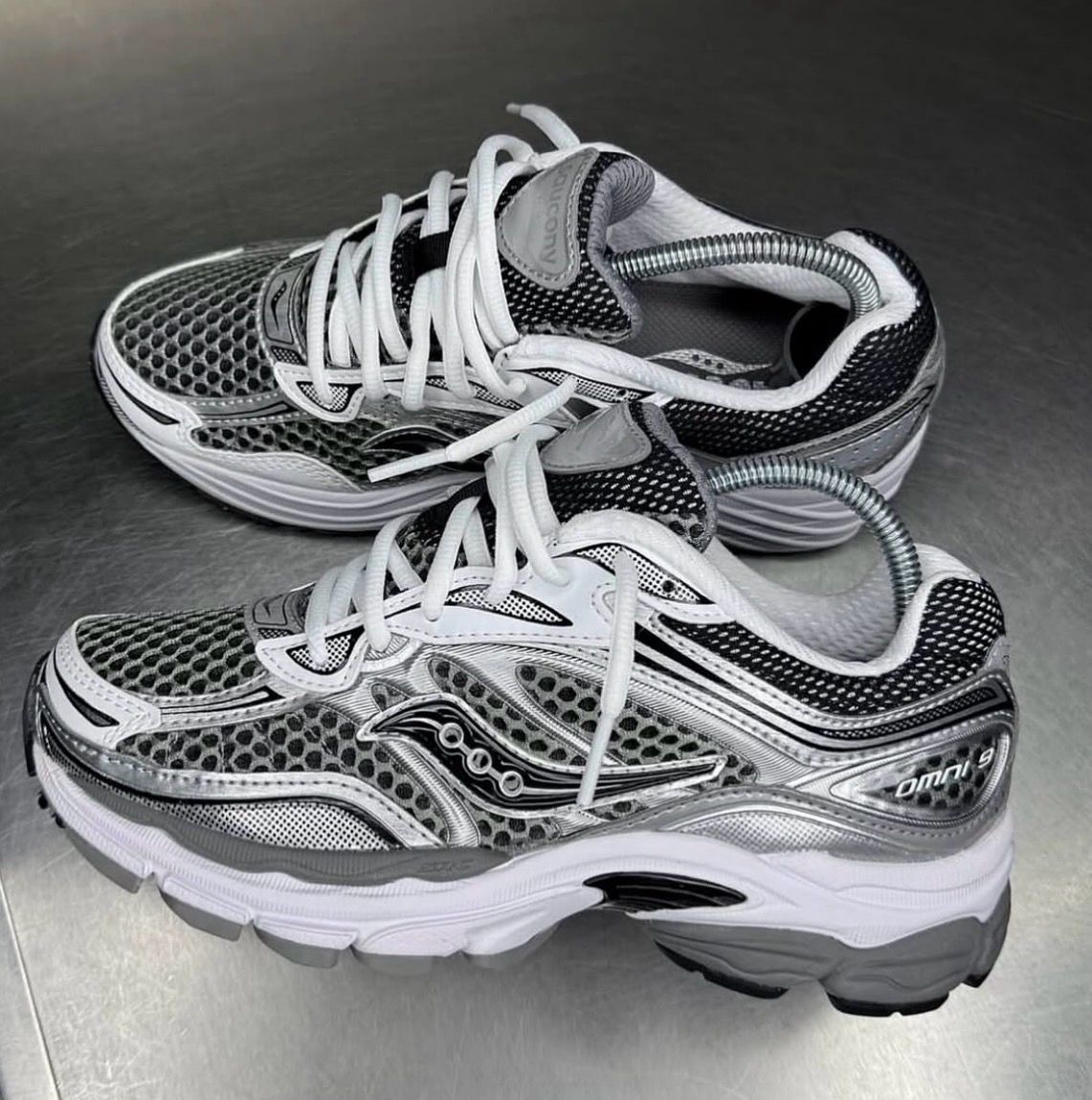 Saucony Omni 9 ProGrid Grey/White