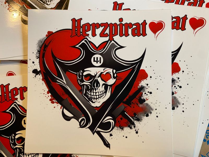 Lyane Hegemann HERZPIRAT Aufkleber