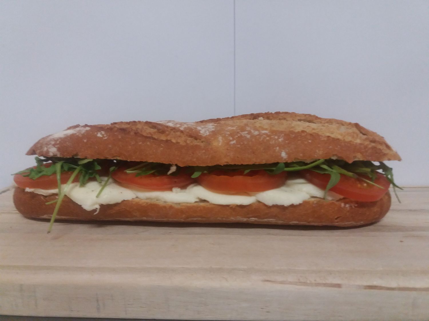 Broodje tomaat mozzarella