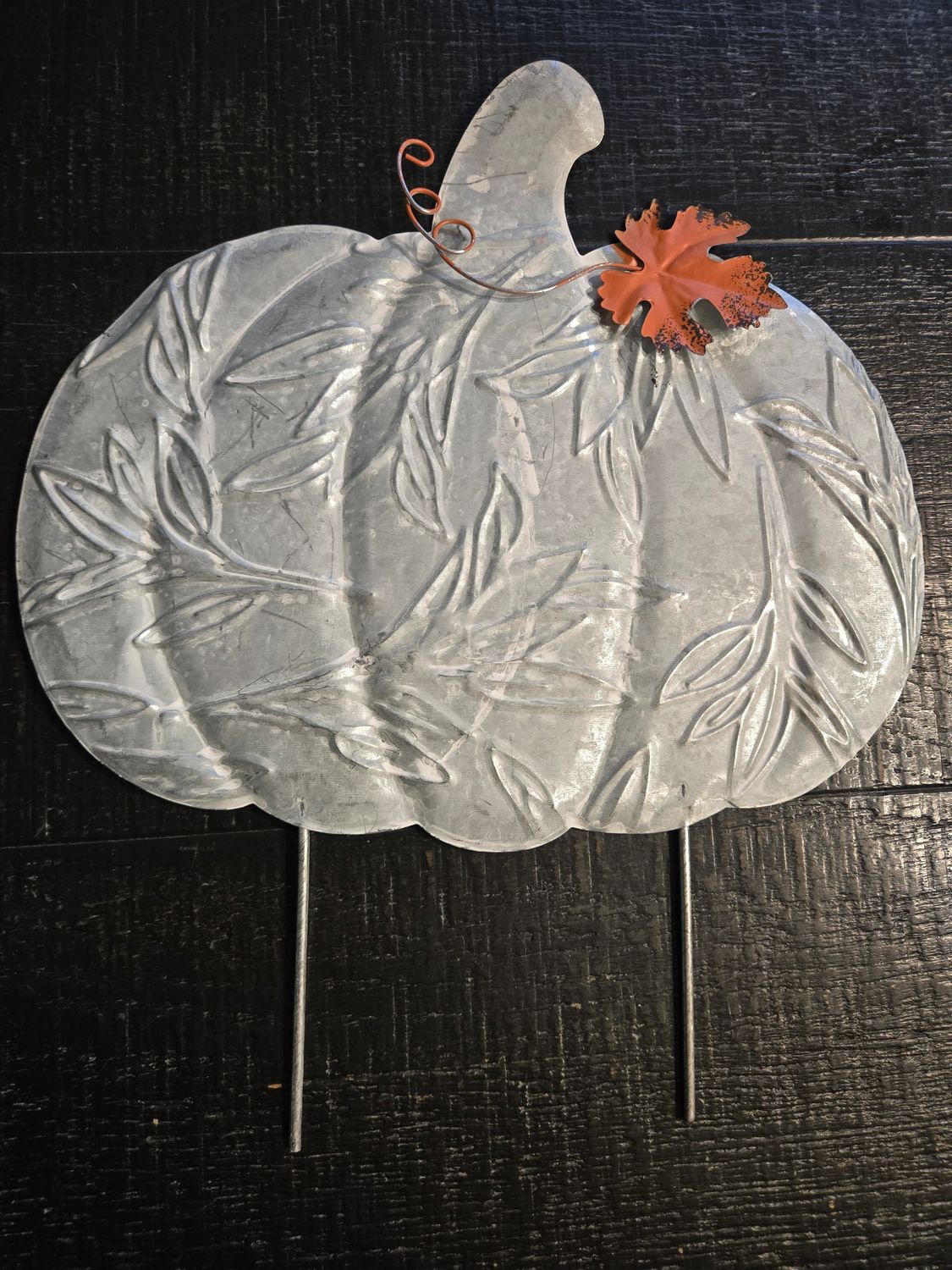 Pumpkin Yard Decor (Silver with orange leaf)