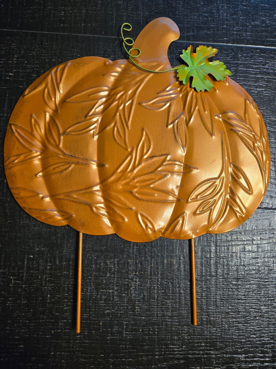 Pumpkin yard décor. (With green leaf)